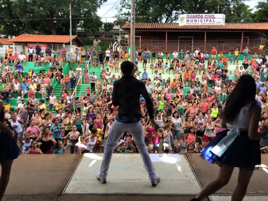 O grupo de dança dele, é sucesso no Carnaval de TP