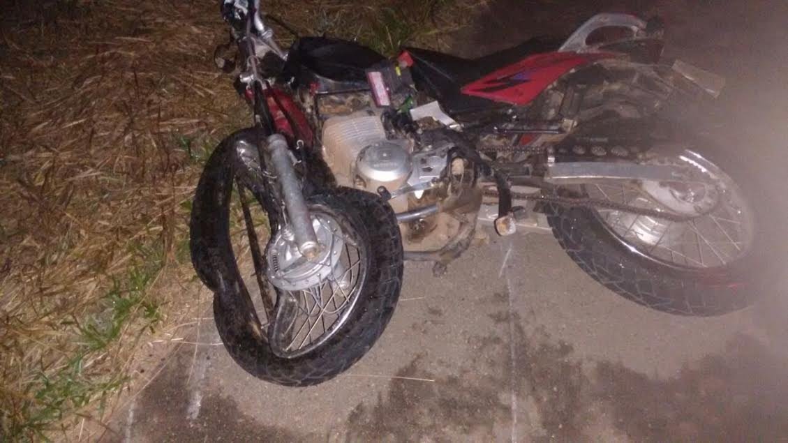 Moto que o casal estava ficou destruida